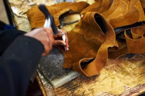Заработок на одной из древнейших профессий: индивидуальное изготовление кожаных изделий